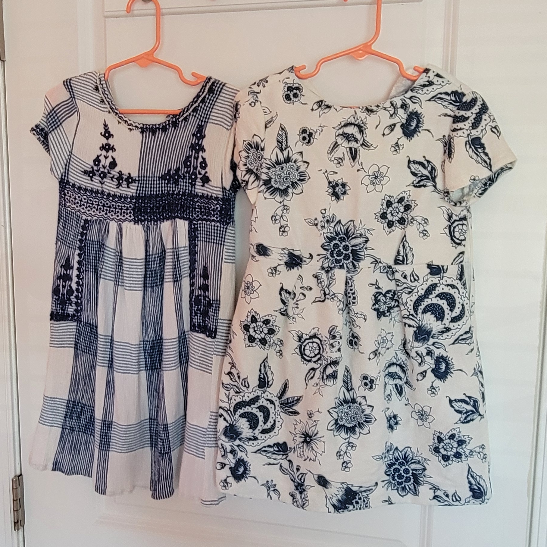 Two Zara Size 7 Dresses In Navy And White